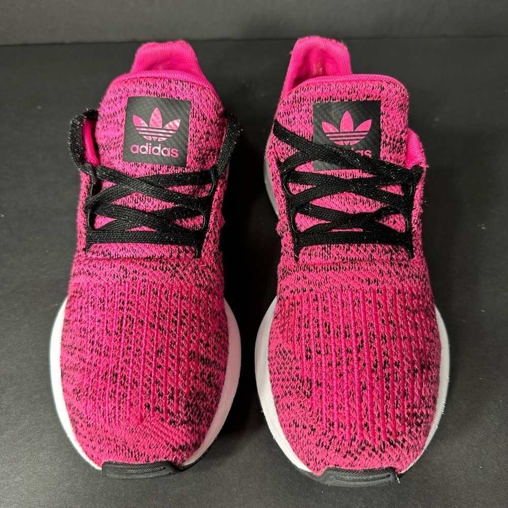 Adidas Pink and Black Sneakers size 5 pre owned Exellent conditions